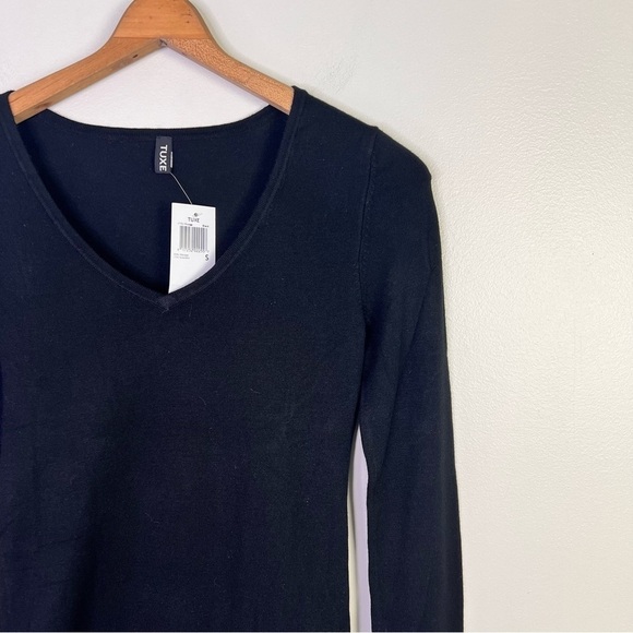 Tuxe Bodywear Protege Black Fine Knit V-Neck Bodysuit - Picture 3 of 9